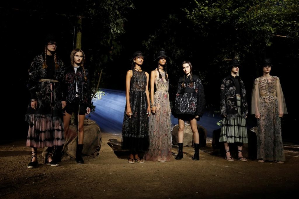 El jardín transitorio de Dior prepara el ambiente para la Semana de la Moda de París