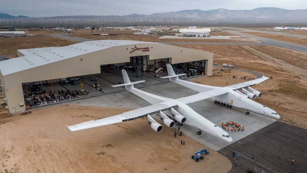 El avión más grande del mundo capaz de transportar cohetes 