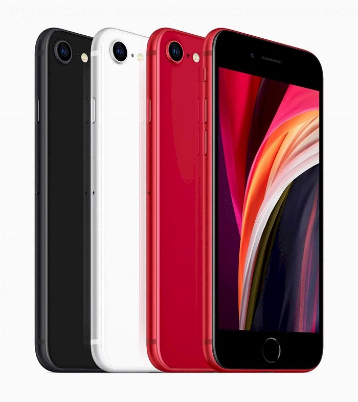 IPhoneSE 2020 de distintos colores colocados en una fila