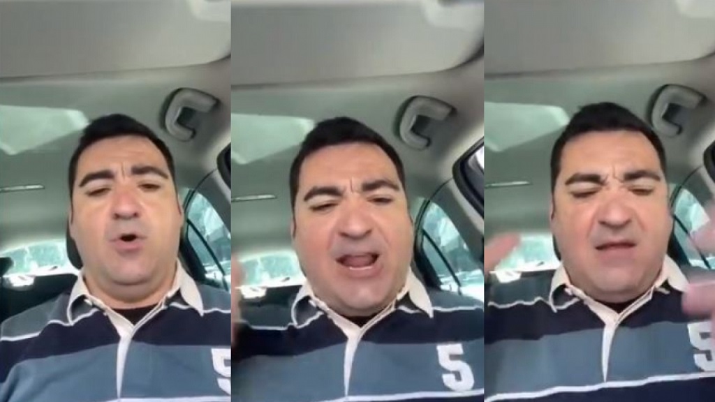 Hombre dentro de un auto en una pantalla dividida en tres y cada una reflejando su rostro