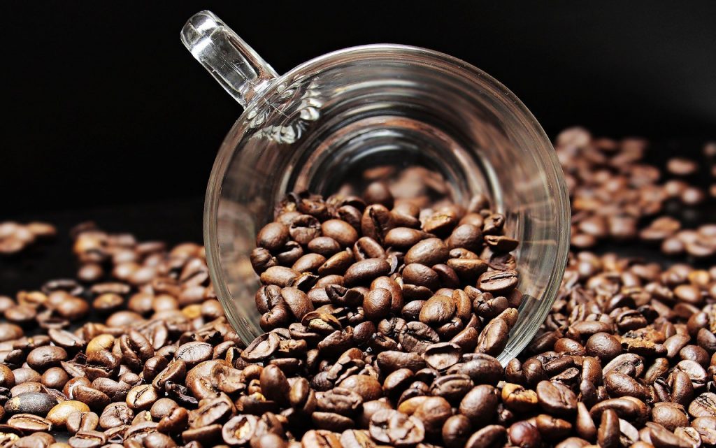 ¿Qué efectos tiene el tomar mucho café?