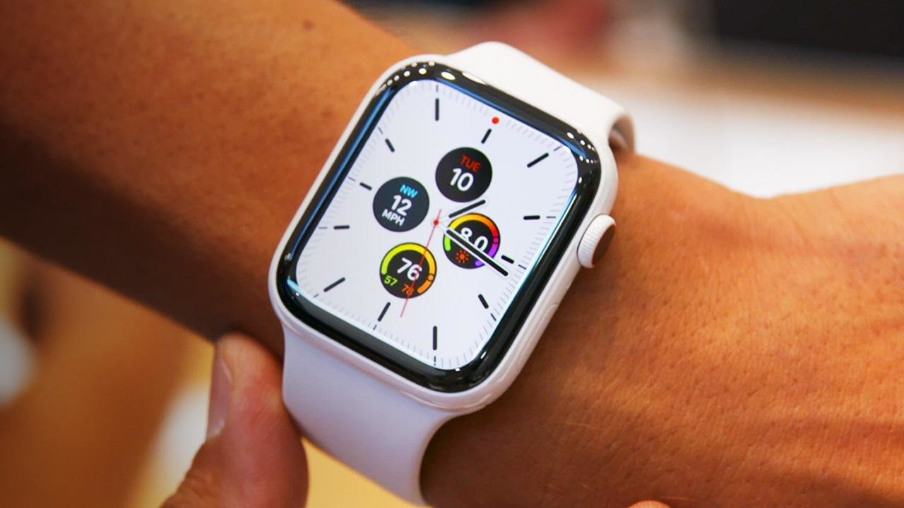 Apple Watch Serie 5 – $400 |  9 gadgets navideños imprescindibles para los amantes de la tecnología |  bayas de cerebro