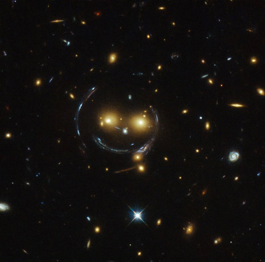 Galaxia sonriente |:  Las 7 galaxias más extrañas del universo |  bayas de cerebro