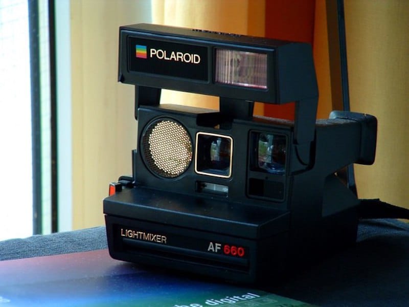 Polaroid Sol AF 660 |:  Los 8 mejores gadgets de los años 80 que definieron una década |  bayas de cerebro