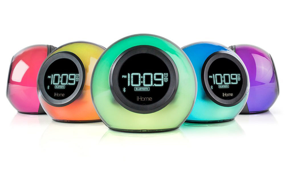  iHome Bluetooth Reloj despertador dual que cambia de color Radio FM |  6 gadgets sencillos y útiles para tu vida diaria