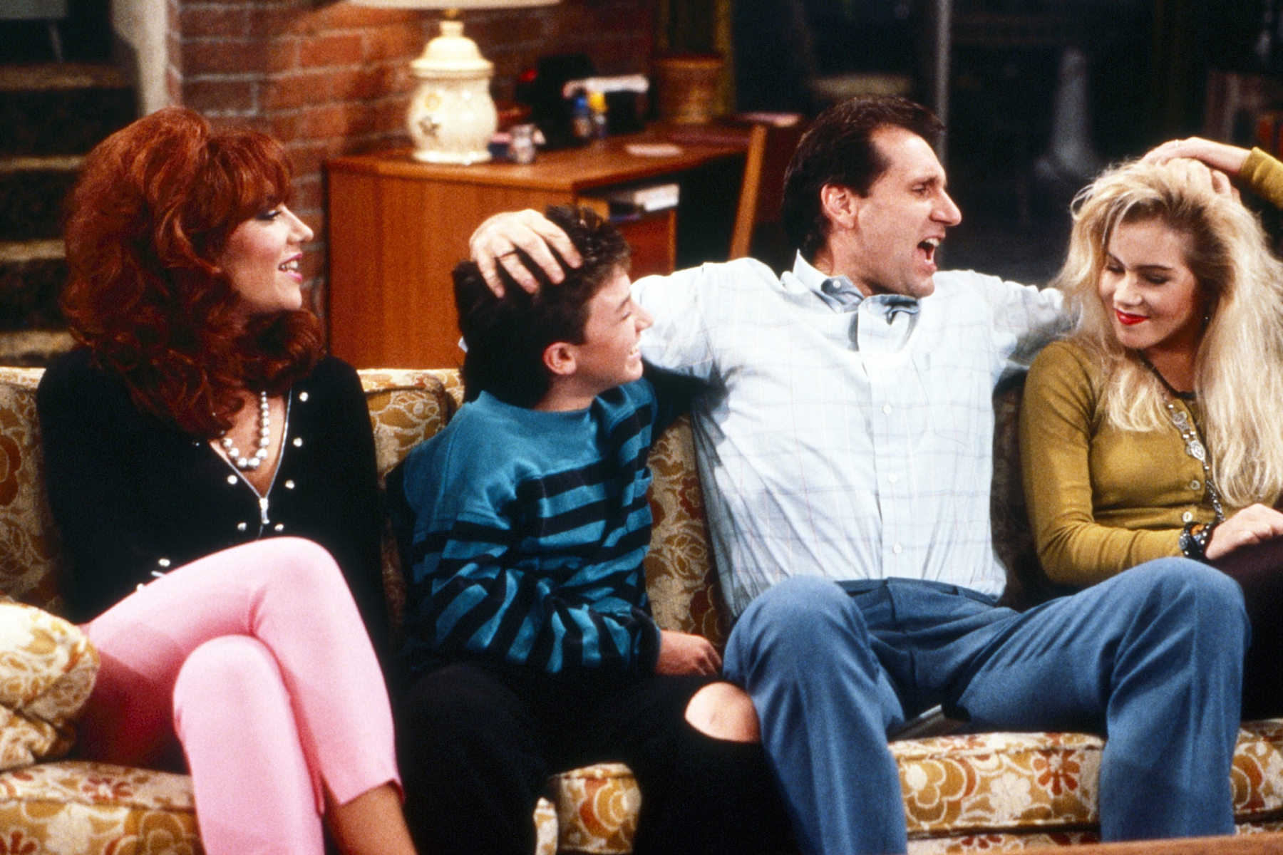 Kelly Bundy - Casada y con hijos |  10 personajes de televisión olvidados de los años 80 |  Brainbury